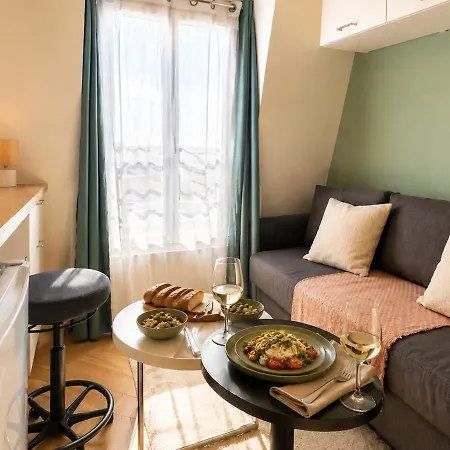 Bright With Iconic Rooftop Sunsets Appartement Paris